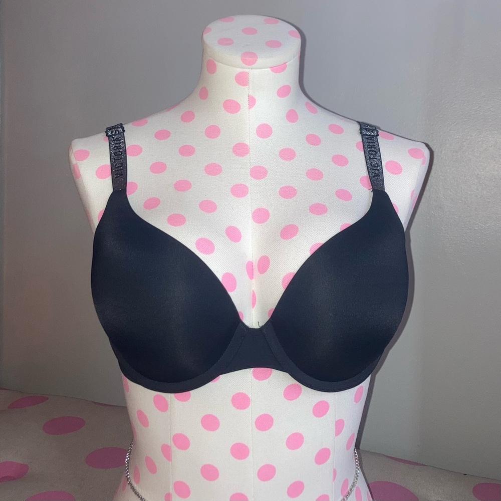 Victoria's Secret T-Shirt Push-Up Full Coverage
Bra in Shimmer Straps size 36C